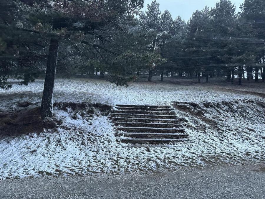 Στα «λευκά» η Λάρισα: Μαγικές εικόνες από τα πρώτα χιόνια σε Ελασσόνα και Προφήτη Ηλία