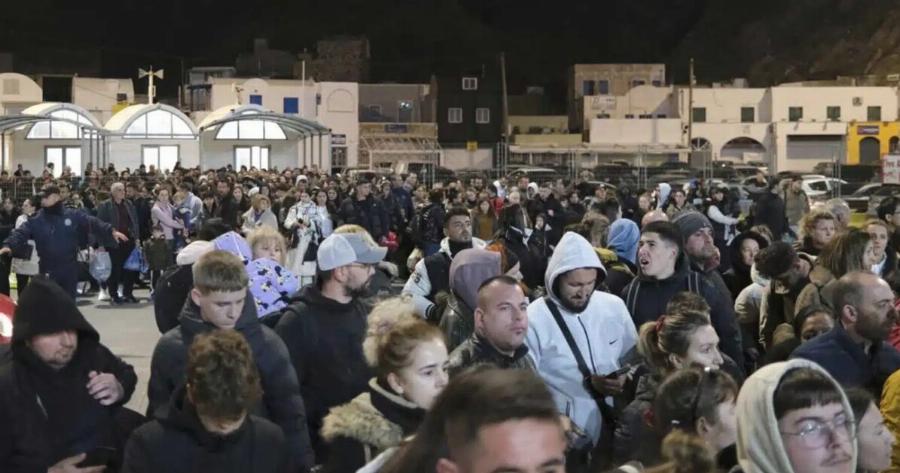 ΣΥΝΑΓΕΡΜΟΣ ΣΤΗ ΣΑΝΤΟΡΙΝΗ – 500 ΣΕΙΣΜΟΙ ΣΕ 48ΩΡΕΣ – ΤΡΟΜΑΖΕΙ ΑΥΤΟ ΠΟΥ ΘΑ ΕΡΘΕΙ – ΑΔΕΙΑΖΕΙ ΤΟ ΝΗΣ