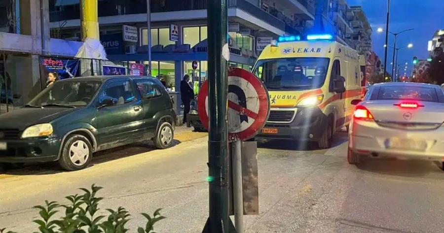 Xαμoς στα Τρίκαλα – Άνθρωποι Kαταppέouv στη μέση του δρόμου από πpoBλnματα στην καρδιά