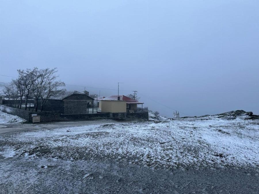 Στα «λευκά» η Λάρισα: Μαγικές εικόνες από τα πρώτα χιόνια σε Ελασσόνα και Προφήτη Ηλία