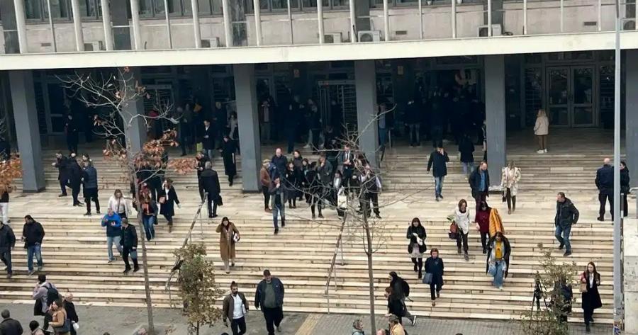ΣΥΜΒΑΙΝΕΙ ΤΩΡΑ: Σε συναγερμό η Θεσσαλονίκη – Κλείνουν δρόμοι, εκκενώνονται τα Δικαστήρια, πανικός και κατάσταση έκτακτης ανάγκης