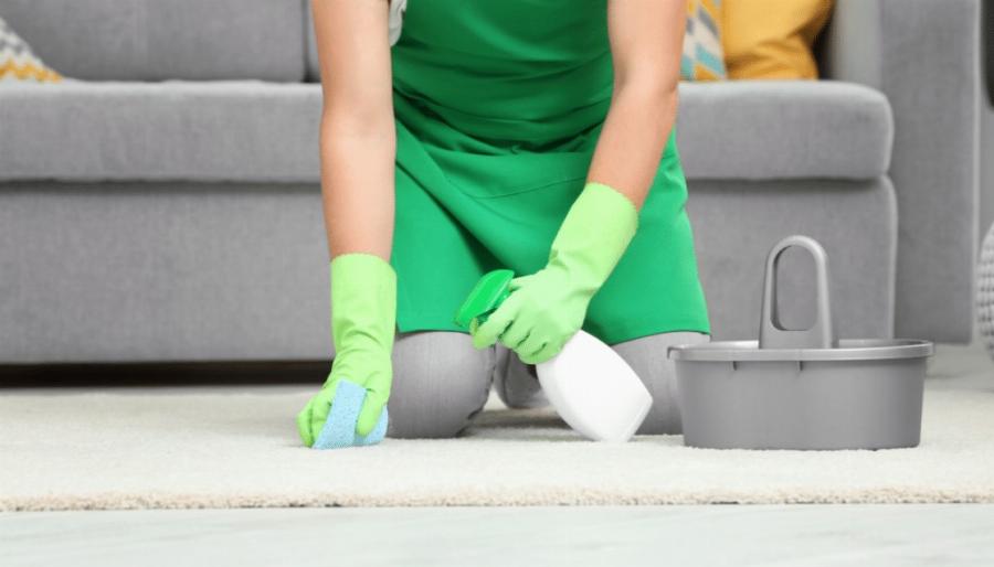 Το κόλπο των καθαριστήριων: Μόλις στρώσεις τα χαλιά σου, ψέκασέ τα με αυτό το σπρέι και θα μοσχοβολάνε όλο τον χειμώνα