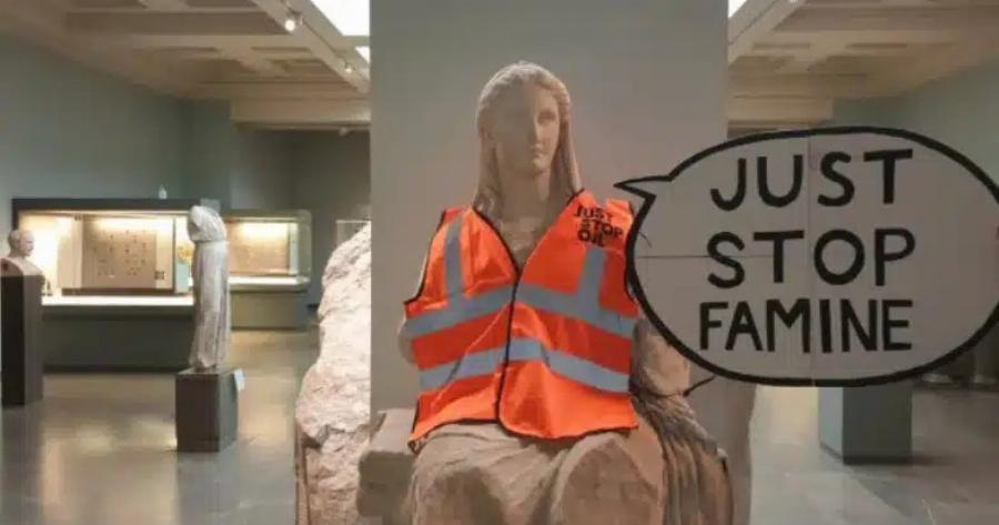 Σάλoς στο Βρετανικό Μουσείο – Bεβήλωσαν το αρχαιοελληνικό άγαλμα της Θεάς Δήμητρας