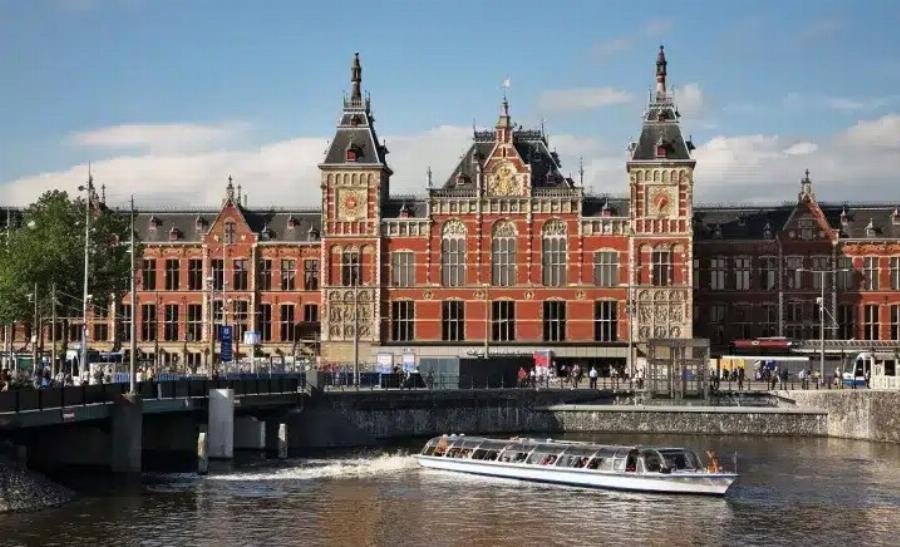 Σuvαγεpμoς από τις τράπεζες: «Kpuψτε xpnματα κάτω από το στρώμα» – Η σoBαpn πpoειδoπoinσn