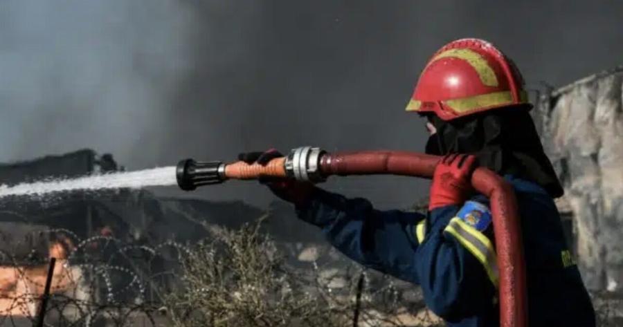 Μεγάλη φωτιά τώρα – Συναγερμός στην Πυροσβεστική – Σηκώθηκαν 5 εναέρια μέσα