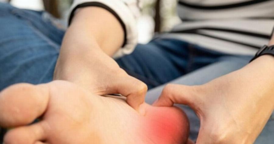 7 σημάδια στα πόδια που προαναγγέλλουν βλάβη στο συκώτι