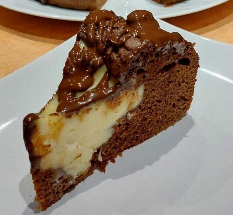 Αφράτο κέικ με βελούδινη κρέμα πατισερί – σαν τούρτα ζαχαροπλαστείου