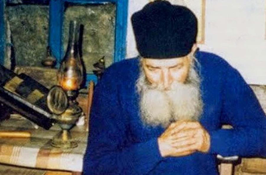 Άγιος Παΐσιος: Αυτό είναι το καλύτερο μνημόσυνο για τους κεκοιμημένους