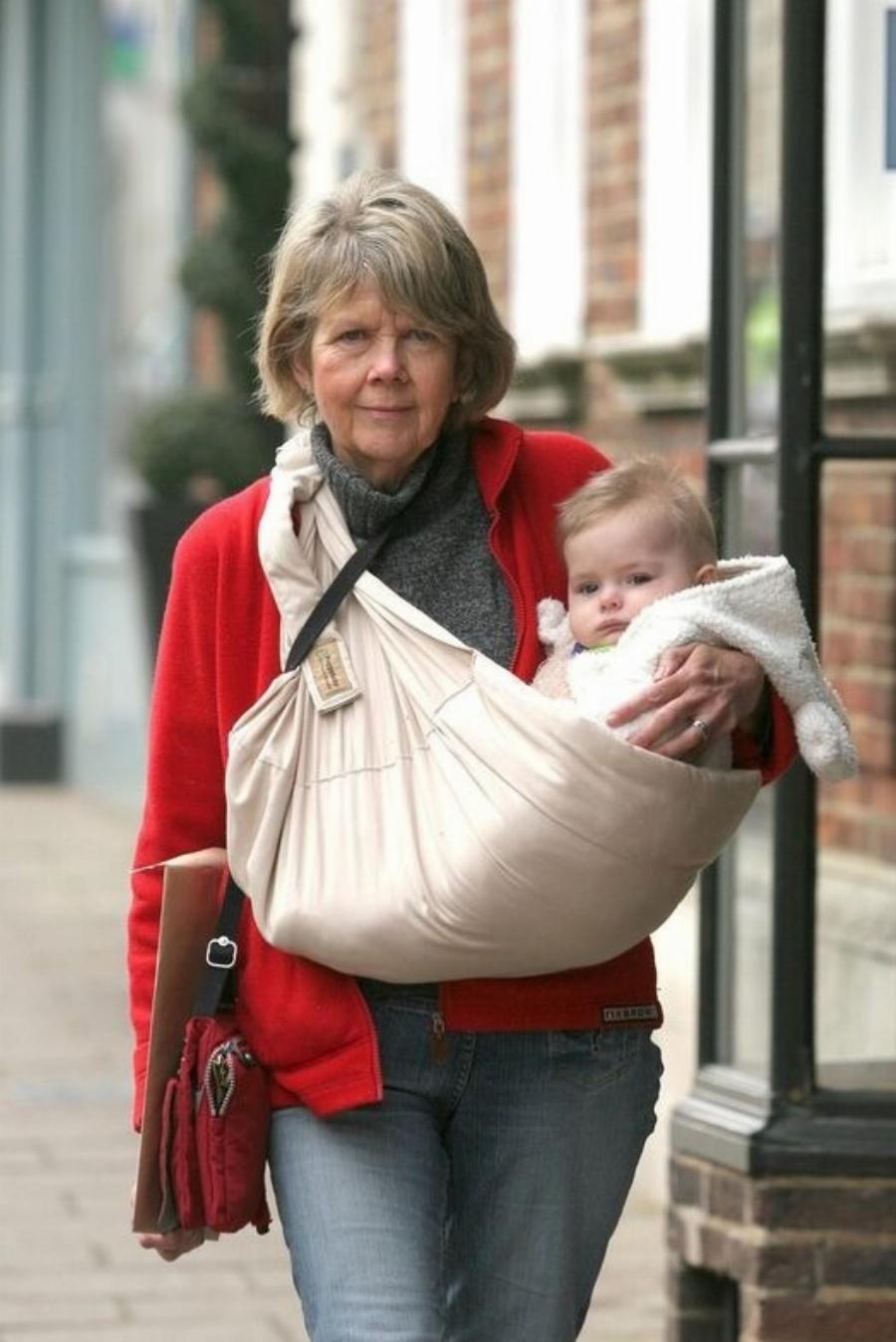 Ντρεπόταν για την στρογγυλεμένη κοιλιά της : Γυναίκα γέννησε τον γιο της στα 62