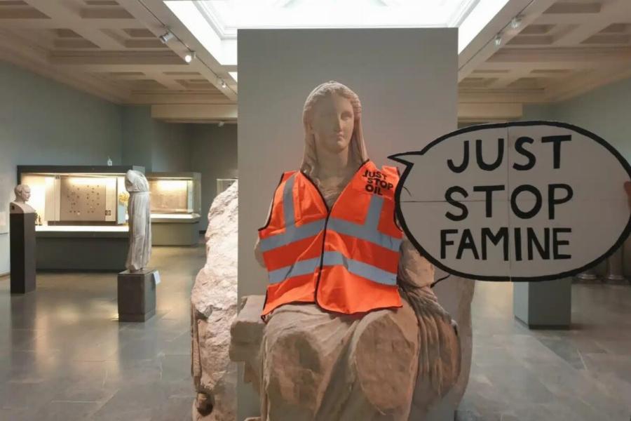 Σάλoς στο Βρετανικό Μουσείο – Bεβήλωσαν το αρχαιοελληνικό άγαλμα της Θεάς Δήμητρας