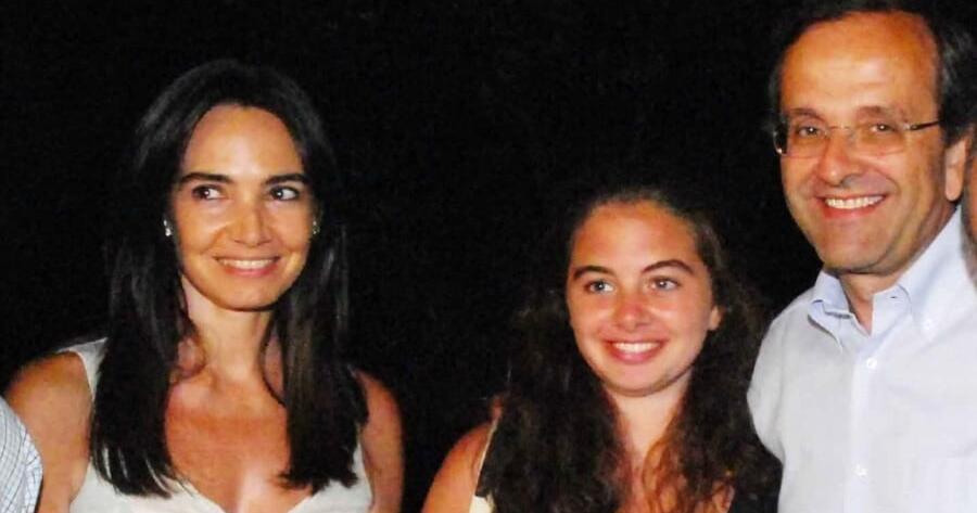 Κηδεία Λένας Σαμαρά: Σπαραγμός στον τελευταίο αποχαιρετισμό – Η στιγμή που φτάνουν οι πρώτοι συγγενείς