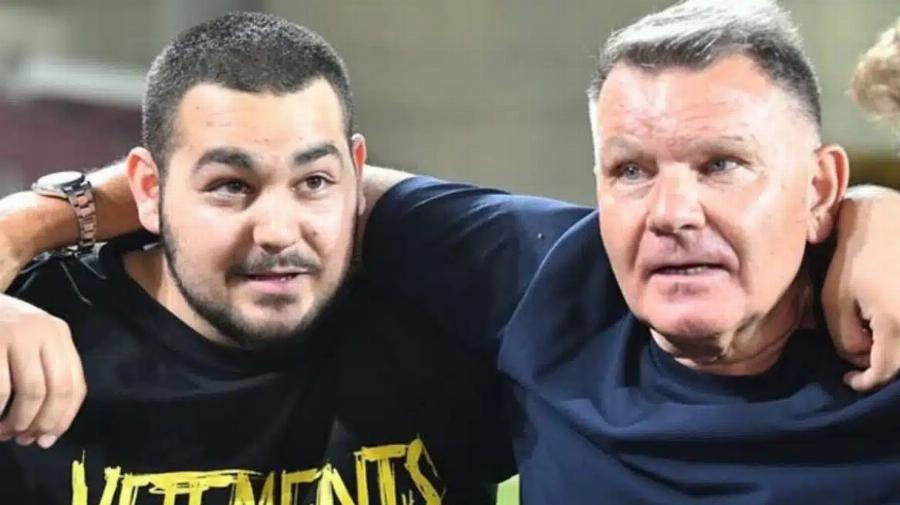 Χρήστος Κούγιας: «Ραγίζει» καρδιές ο γιος του Αλέξη Κούγια – Το βίντεο με τον ποινικολόγο να τραγουδά λίγους μήνες πριν τον θάνατό του