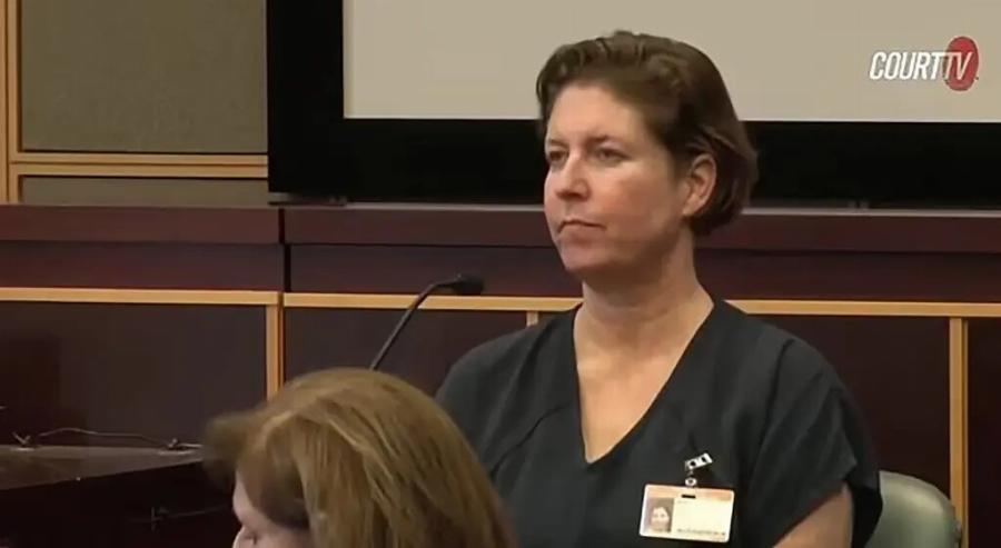 Nεκρoς μέσα στη βαλίτσα: 42χρονη έβαλε τον σύντροφό της σε βαλίτσα, έκλεισε τα φερμουάρ μέχρι που πέθανε από ασφυξία