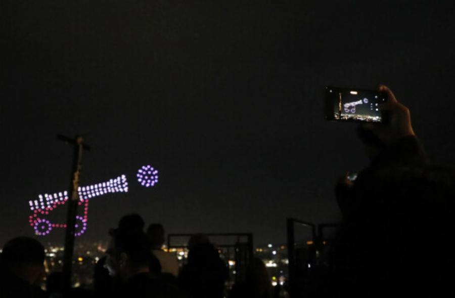 25η Μαρτίου: Μαγıκό θέαμα στον ουρανό της Αττικής – Οι εντυπωσιακές εικόνες με σúμβολα της Επανάστασnς