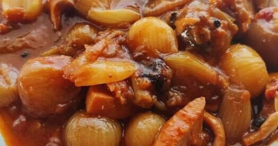 Σουπιές στιφάδο όπως της γιαγιάς – Το μυστικό που κάνει τη σάλτσα να “μελώνει” και να γλείφεις το πιάτο!