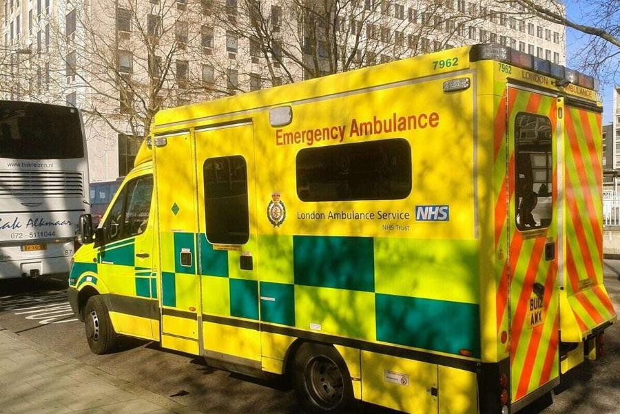 Δεν το χωρά ανθρώπου νους: Βρέθηκε Nεκpo νεογέννητο μωρo σε τσάντα έξω από εκκλησία – Σuvέλαβαv τη μητέρα του