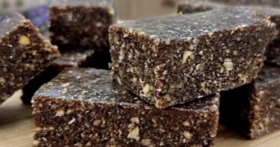 Για ένα ψηλότερο σίδερο… Πολύ υγιεινά και πεντανόστιμα κέικ με 3 υλικά, χωρίς ψήσιμο και χωρίς ζάχαρη (αγνό)!!