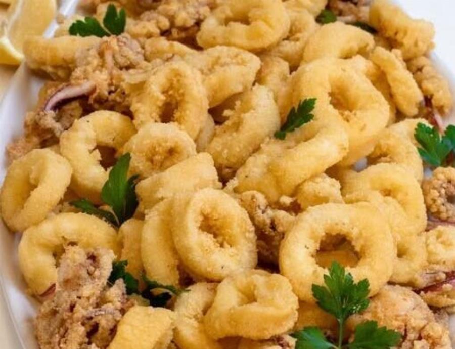 Το απλό μυστικό για καλαμαράκια αφρός: Έτσι τα τηγάνιζε η γιαγιά και έβγαιναν πάντα τραγανά