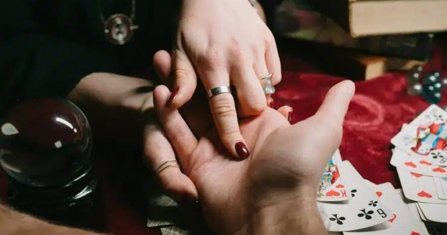 Οι άνθρωποι που έχουν αυτή τη γραμμή στο χέρι τους είναι πολύ ξεχωριστοί.