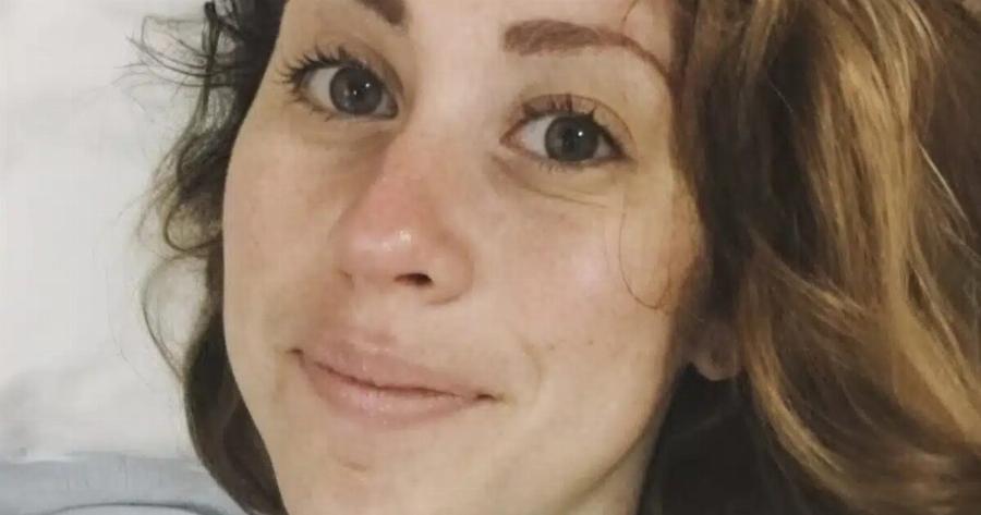 Μία 25χρονη που viκnσε τον Kαpκivo του δέρματος λέει ποια προϊóντα δεν θα χρησιμοποιήσει ξανά