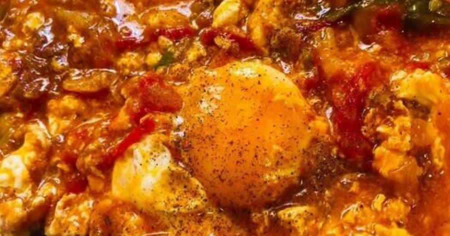 Αυγά με ντομάτα που θέλουν μόνο ψωμί για βούτες