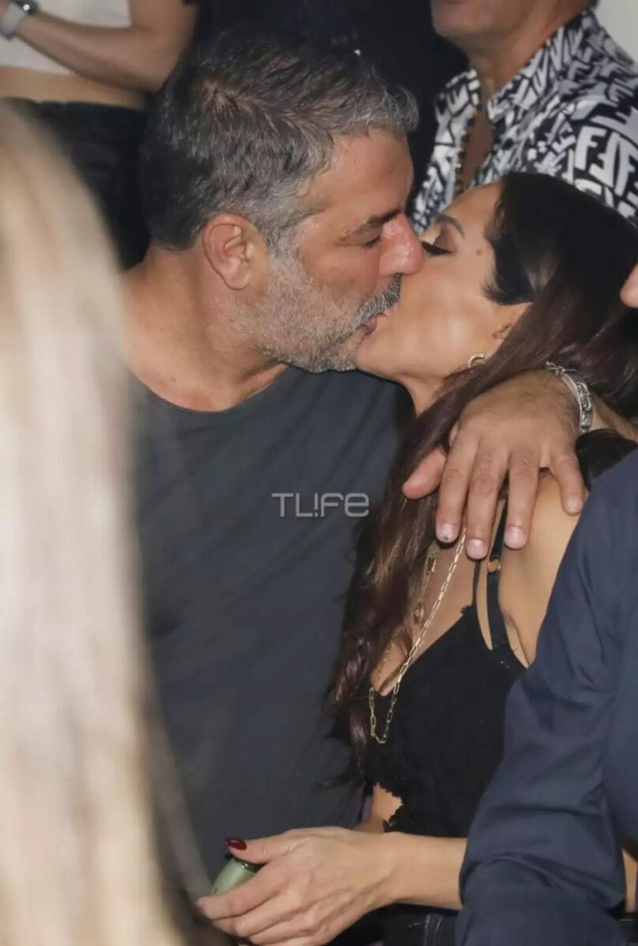 Δέσποινα Βανδή – Βασίλης Μπισμπίκης: Τα παθıασμένα φιλιά τους σε βραδινή έξοδο