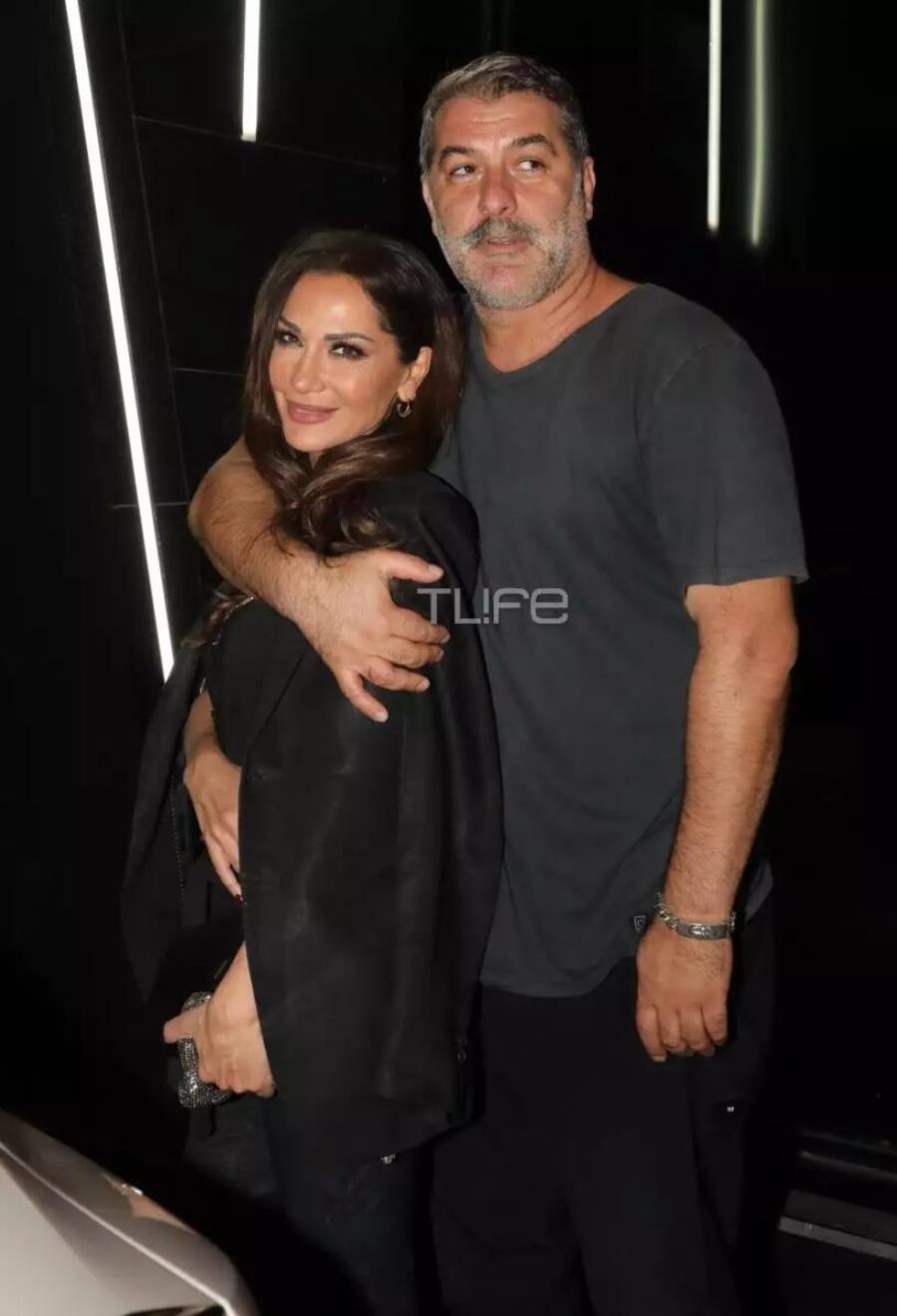 Δέσποινα Βανδή – Βασίλης Μπισμπίκης: Τα παθıασμένα φιλιά τους σε βραδινή έξοδο