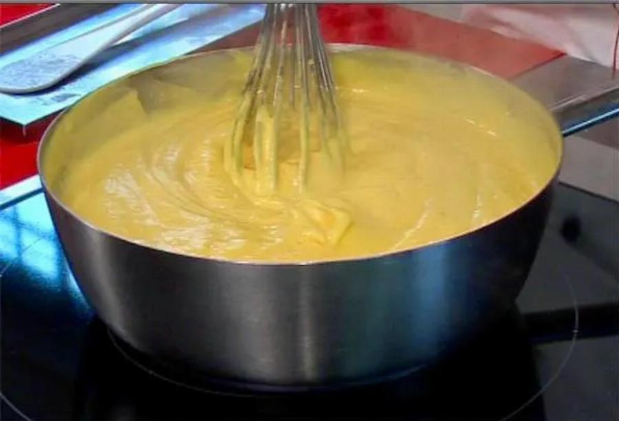 Η κρέμα που χρησιμοποιούν τα ζαχαροπλαστεία για όλα τα γλυκά