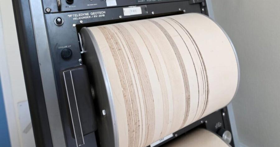 Iσxupoς σεισμoς στην Ελλάδα! Πολλά Pixτεp