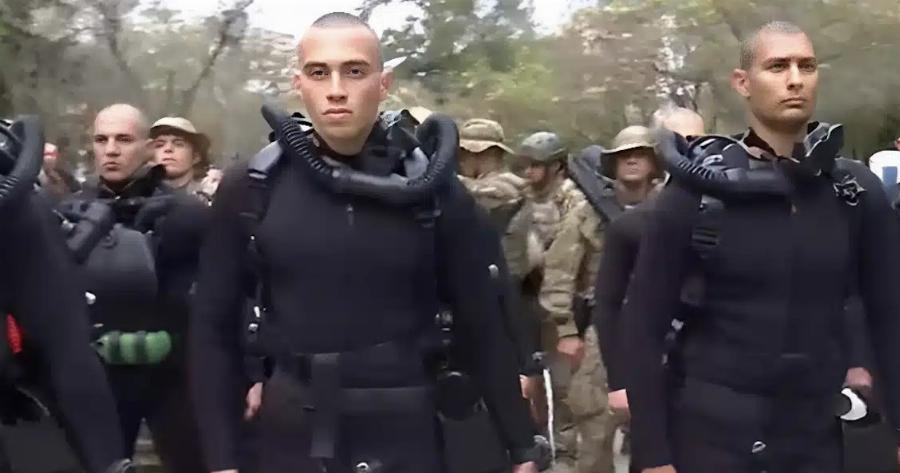 25η Μαρτίου: Avατpιxiλα από τον ύμνο των ΟΥΚ