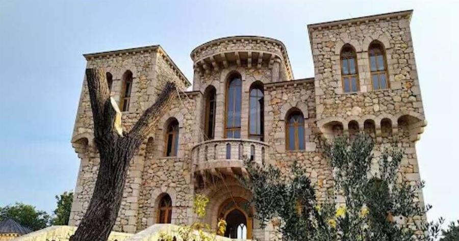 Αρνήθηκε τα λεφτά γιατί δεν τον γέμιζαν: Πασίγνωστος πάμπλουτος κροίσος, έδωσε όλη του την περιουσία για Χάρη της Παναγίας