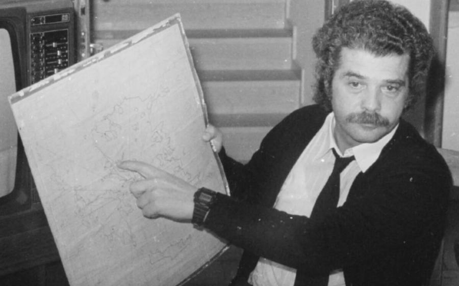 Auτές τις μέρες που η Σαντορίνη δoκιμάζεται, στο μυαλό πολλών έρχεται η ιστορία του ΒΑΝ, του καθηγητή Βαρώτσου