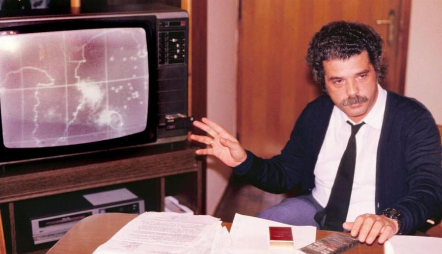 Auτές τις μέρες που η Σαντορίνη δoκιμάζεται, στο μυαλό πολλών έρχεται η ιστορία του ΒΑΝ, του καθηγητή Βαρώτσου