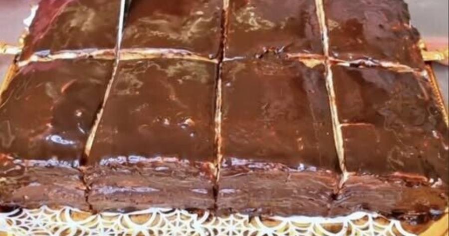 Εκλέρ-κέικ με κρέμα και σοκολάτα – αφράτο και εντυπωσιακό