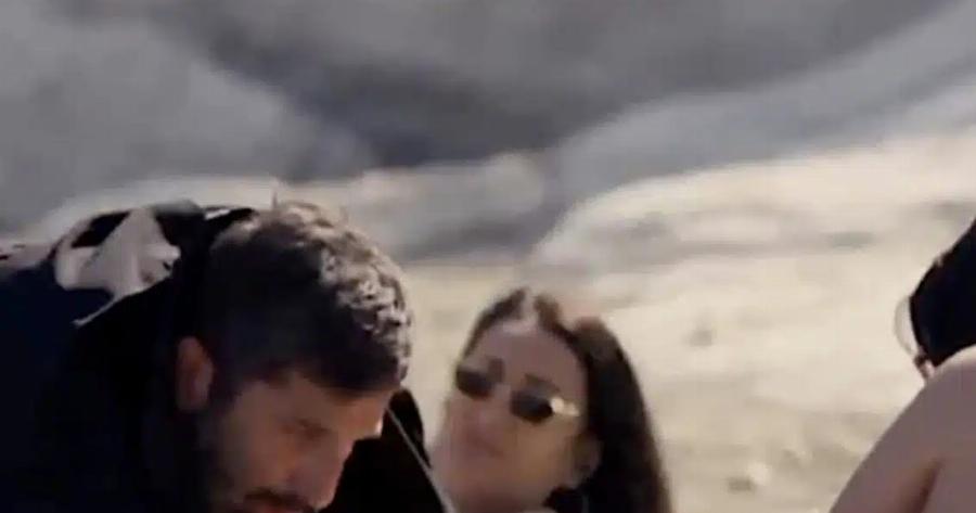 «Ό,τι πιο επικό είδαμε την τελευταία 10ετία»: H βάιραλ σκηνή με τον πατέρα Τιμόθεο στη «Γη της Ελιάς» που έκανε xαμo στο X