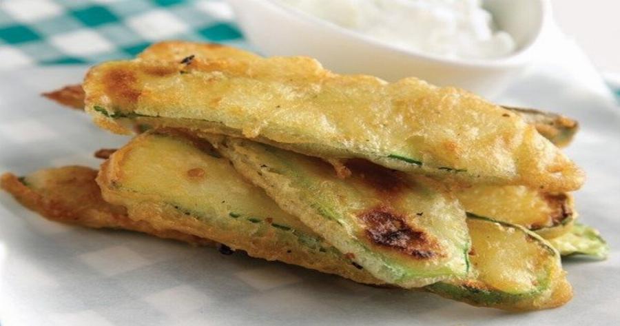 Το μυστικό είναι στο κουρκούτι: Τα πιο λαχταριστά τηγανιτά κολοκυθάκια, τραγανά απέξω και αφρός μέσα