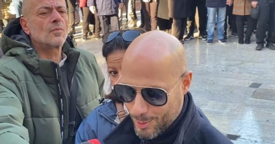 Απίστευτη τρέλα για τον Καρρά: Ταξίδεψε από τη Γερμανία για τον αποχαιρετήσει – Λόγια που συγκλονίζουν