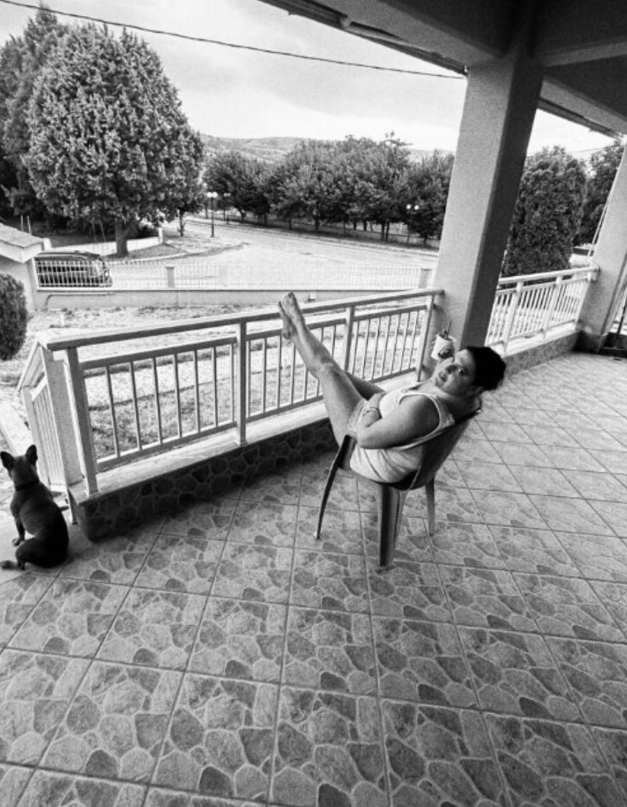 Η Δανάη Μπάρκα πήγε στο πιο όμορφο μέρος και πόζαρε χαλαρή δείχνοντας τα καλλίγραμμα πόδια της