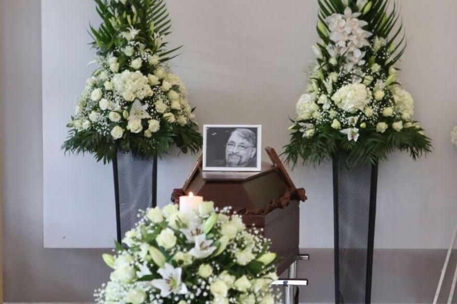 Ιάσονας Τριανταφυλλίδης: Σπάραξε η μητέρα του στο τελευταίο αντίο – «Δεν έφυγε, ζω μαζί του»