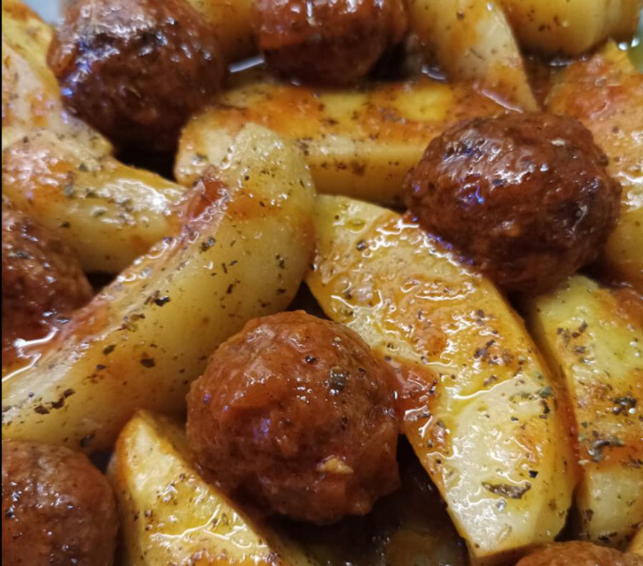 Κεφτεδάκια με πατάτες στον φούρνο – Το φαγητό που όλοι λατρεύουν και θυμίζει γιαγιά