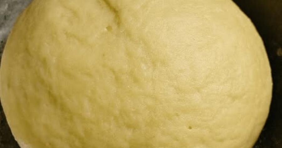 Ζύμη με γιαούρτι: Εύκολη συνταγή για πίτσα, πεινιρλί και πιτάκια