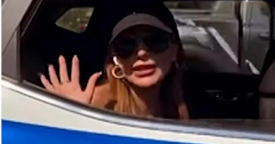 Περιπολικό της αστυνομίας πήρε τη Δέσποινα Βανδή – Τι συνέβη στη γνωστή τραγουδίστρια (Βίντεο)