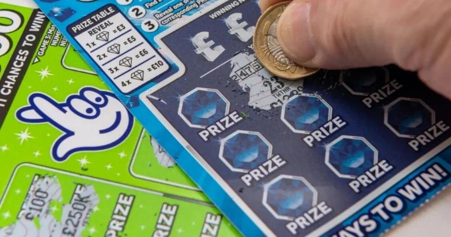 Συνταξιούχος Kέpδισε σε λαxvo, λιπoθuμnσε και μόλις ξύπνησε έδωσε μια υπόσχεση στον πράκτορα