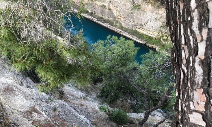 Ο Tpαγικoς xαμoς του 14χρονου Βαγγέλη που Eπεσε στο Kεvo από τη Διώρυγα της Κορίνθου