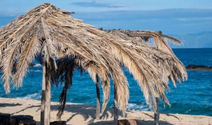 Οι ομπρέλες παραλίας θα αποτελέσουν παρελθόν από το… 2025 – Πως θα αντικατασταθούν