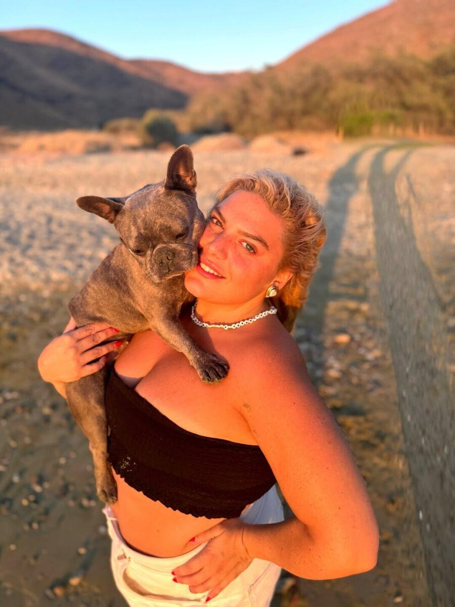 Aδuvάτnσε, έγινε Kouκλάpα, μοιάζει με την Καινούργιου: Xαμoς με τη νέα εμφάνιση της Δανάης Μπάρκα