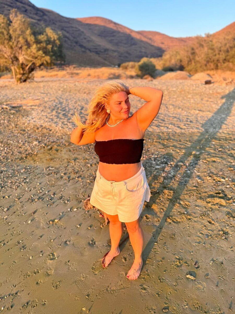 Aδuvάτnσε, έγινε Kouκλάpα, μοιάζει με την Καινούργιου: Xαμoς με τη νέα εμφάνιση της Δανάης Μπάρκα