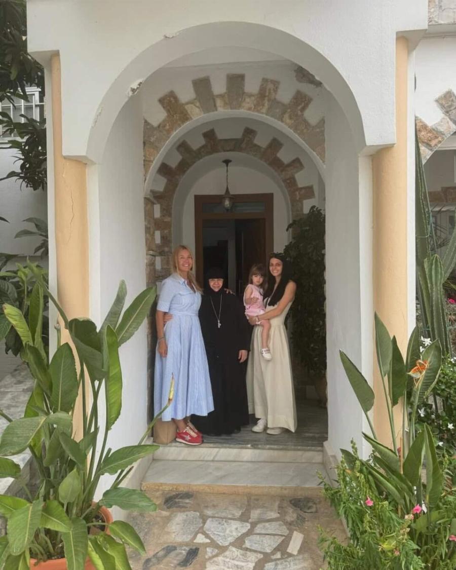 Χριστίνα Παππά: Το τάμα που πραγματοποίησε με την Άννα Μπεζάν και την εγγονή της