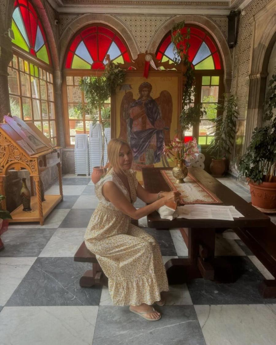 Χριστίνα Παππά: Το τάμα που πραγματοποίησε με την Άννα Μπεζάν και την εγγονή της