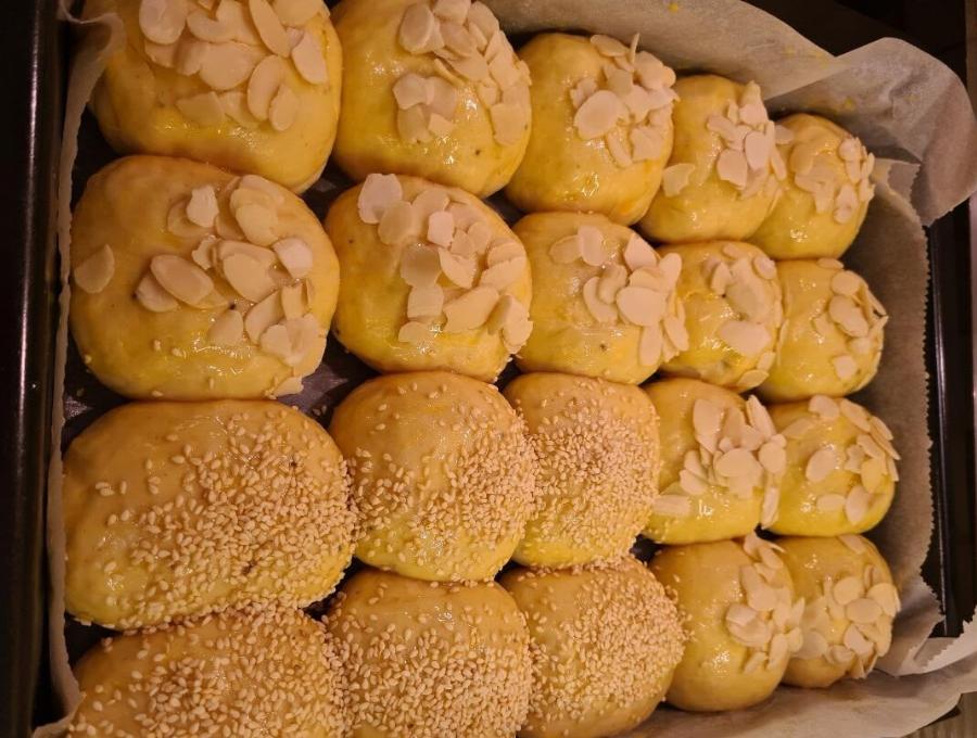 Τα ξανάφτιαξα και εξαφανίστηκαν: Τα πιο αφράτα γεμιστά τσουρεκάκια